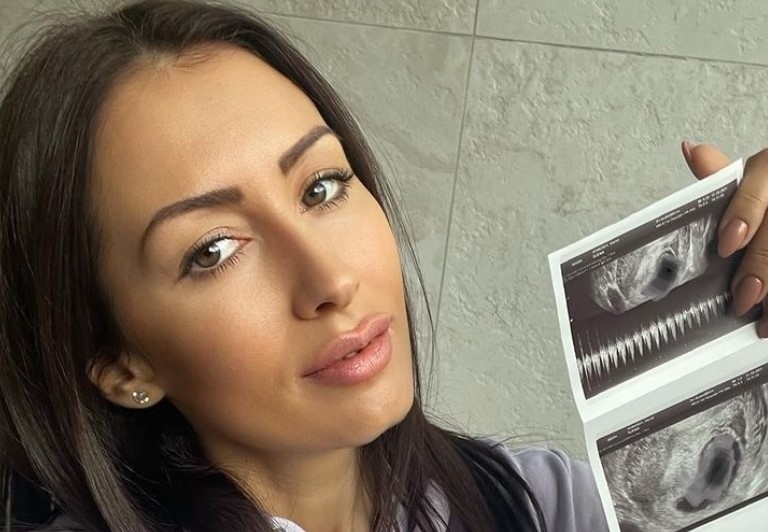 Джена обяви, че е бременна (СНИМКА)